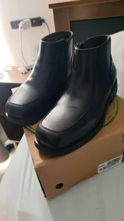 Botines de cuero negro para hombre - miniatura 1