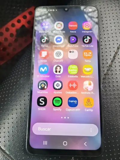 Smartphone Samsung Galaxy A06 en buen estado - miniatura 1