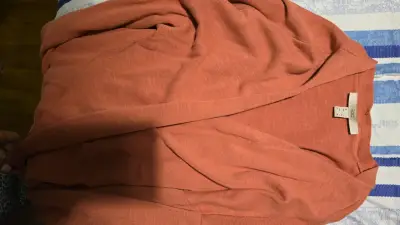 Cardigan rojo para mujer con botones - miniatura 3