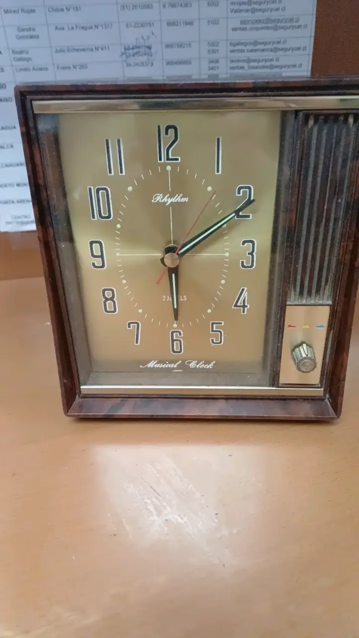 Reloj musical vintage Rhythm de madera - 1