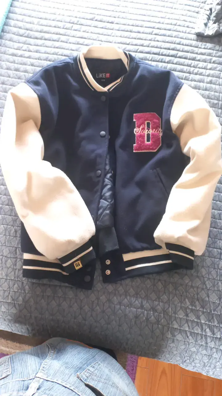 Chaqueta varsity azul y blanca Like It - 2