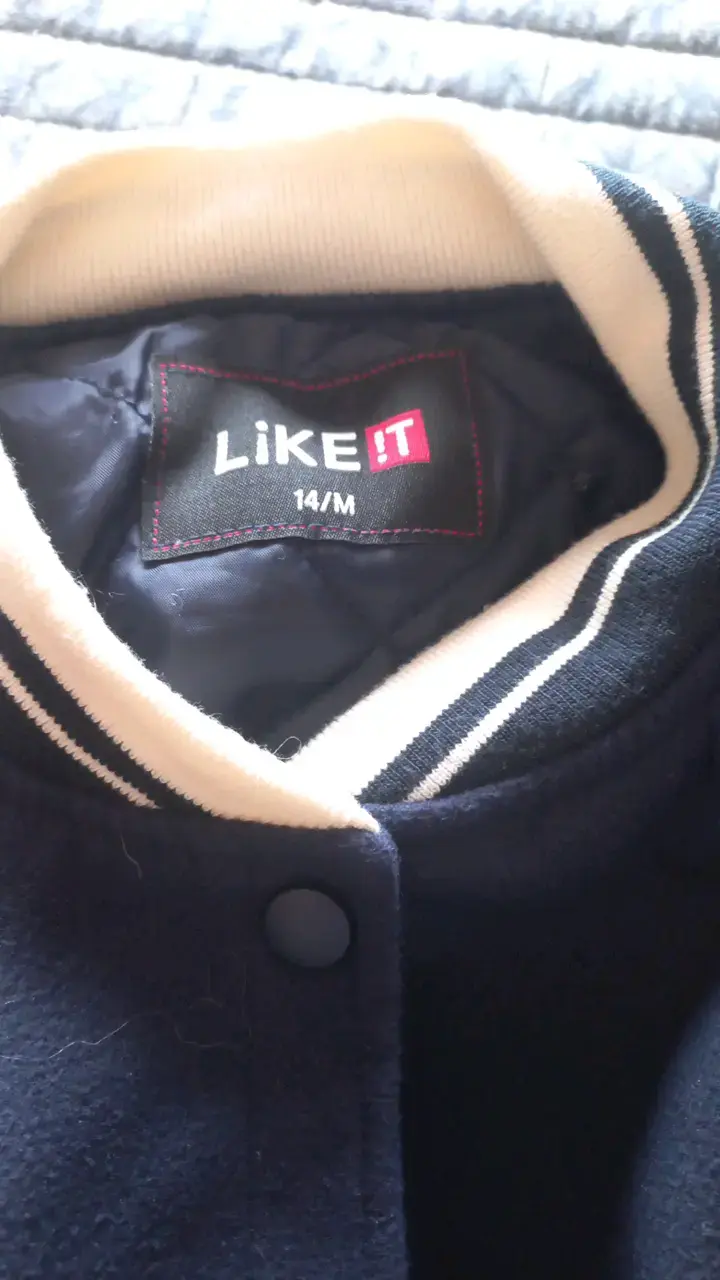 Chaqueta varsity azul y blanca Like It - 3