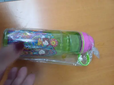 Botella de agua con diseño colorido - miniatura 2