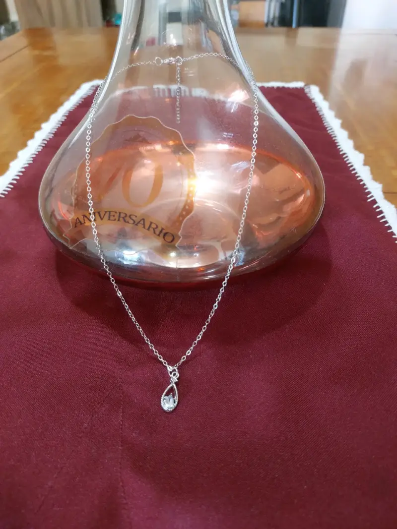 Collar de plata con colgante de cristal