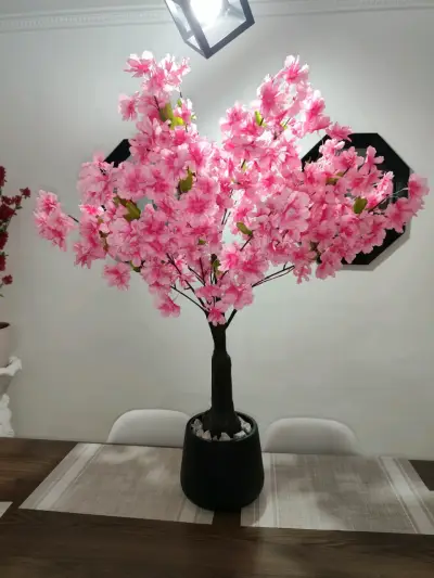 Árbol decorativo de flores rosas - miniatura 1