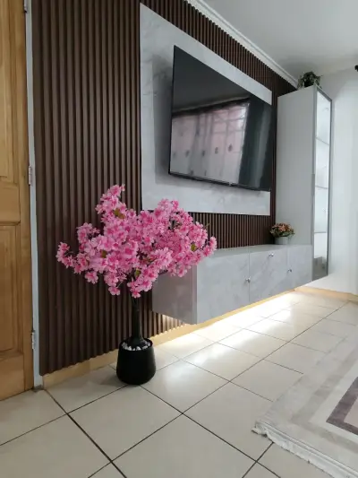 Árbol decorativo de flores rosas - miniatura 2