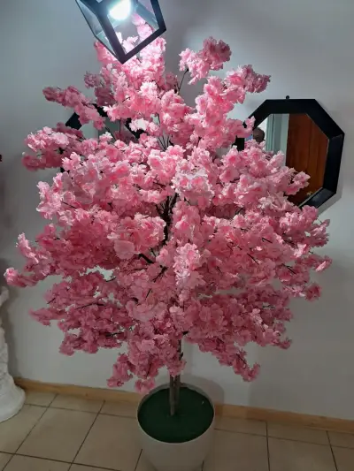 Árbol decorativo de flores rosas - miniatura 1