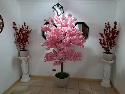 Árbol decorativo de flores rosas - miniatura 2
