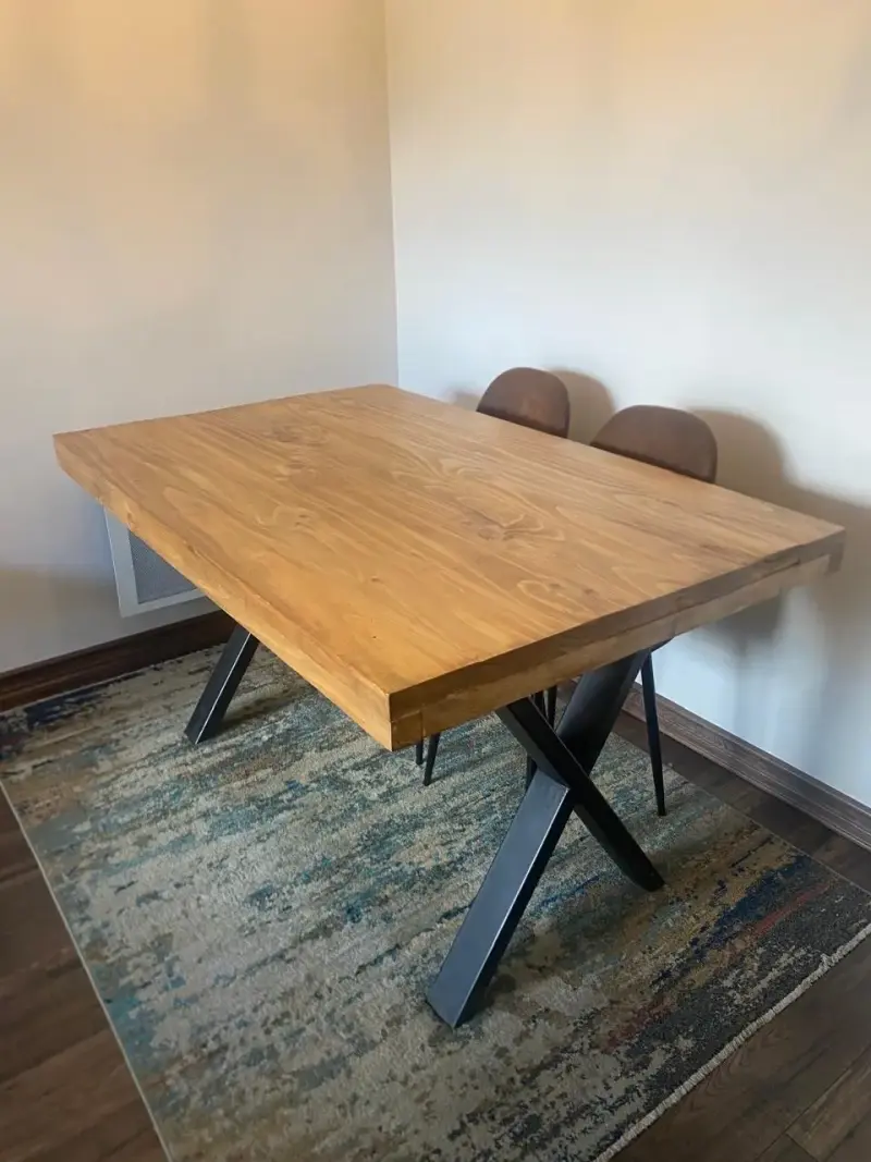 Mesa de comedor de madera con patas metálicas - 2