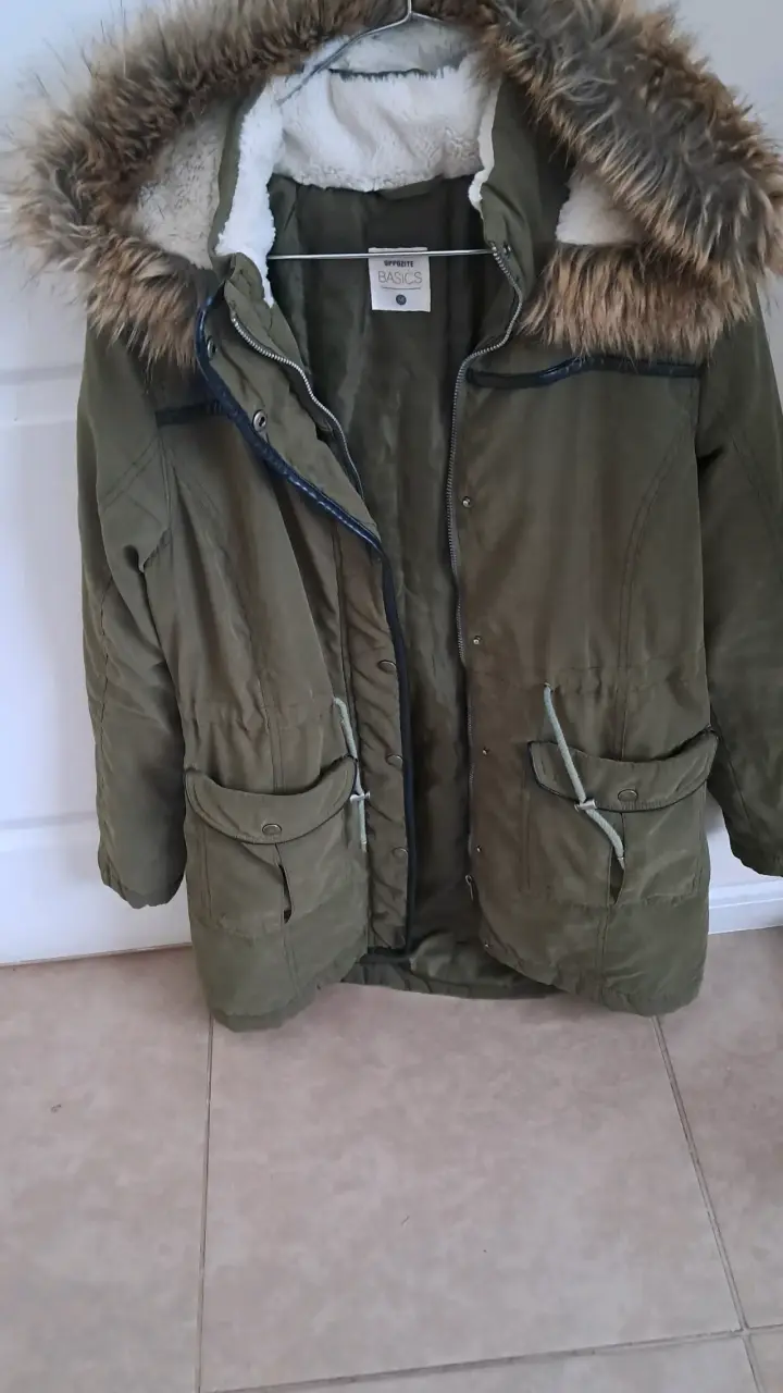 Parka verde con capucha de piel sintética - 2