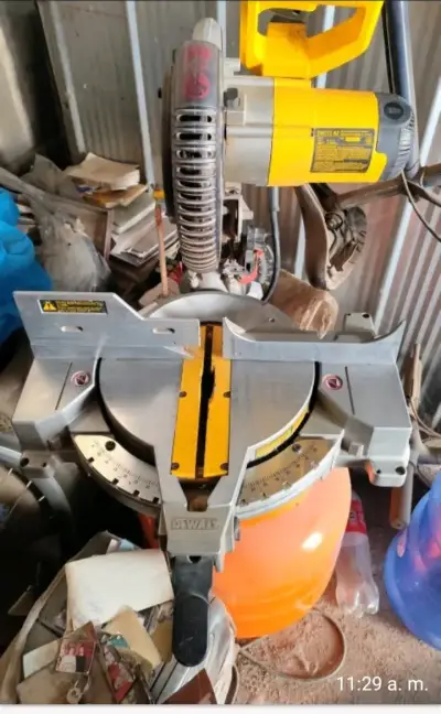 Sierra Ingleteadora DeWalt con Disco de Corte - miniatura 3