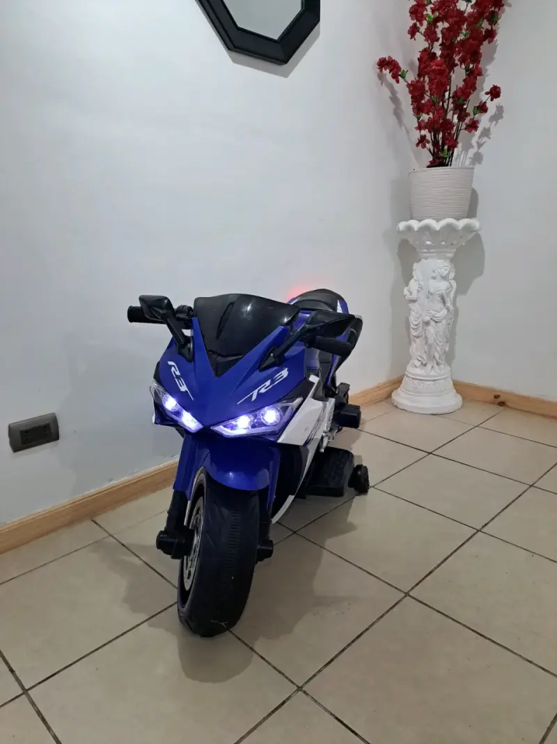 Moto eléctrica infantil azul con luces LED - 1