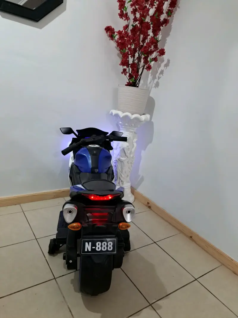 Moto eléctrica infantil azul con luces LED - 3
