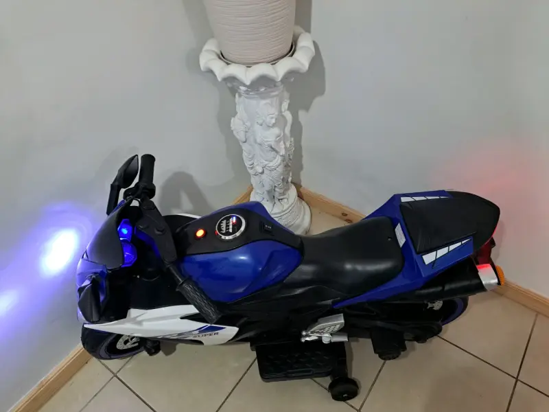 Moto eléctrica infantil azul con luces LED - 4