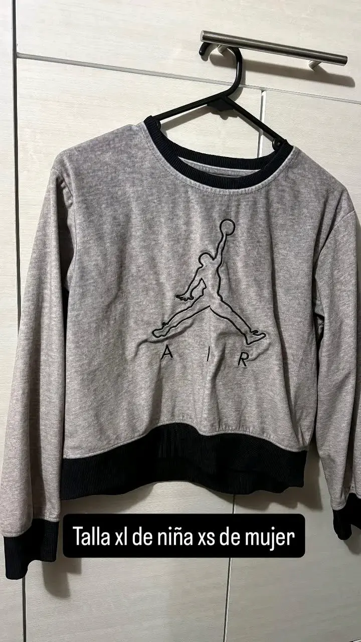 Polerón gris con logo Air talla XS