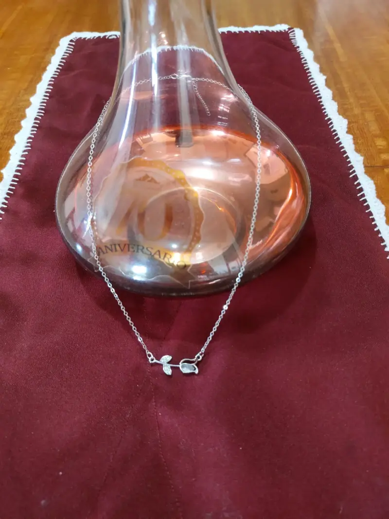Collar de plata con dije de rosa