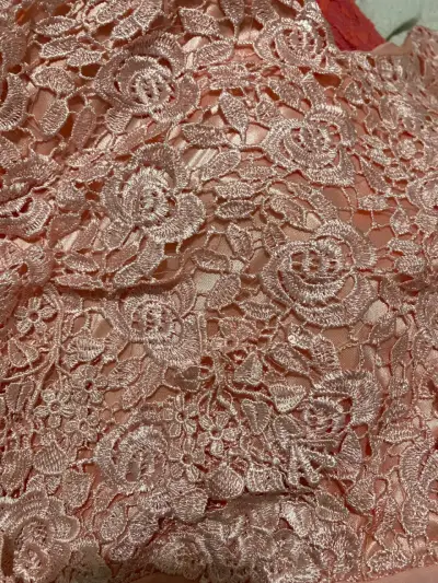 Vestido largo de encaje rosa elegante - miniatura 3