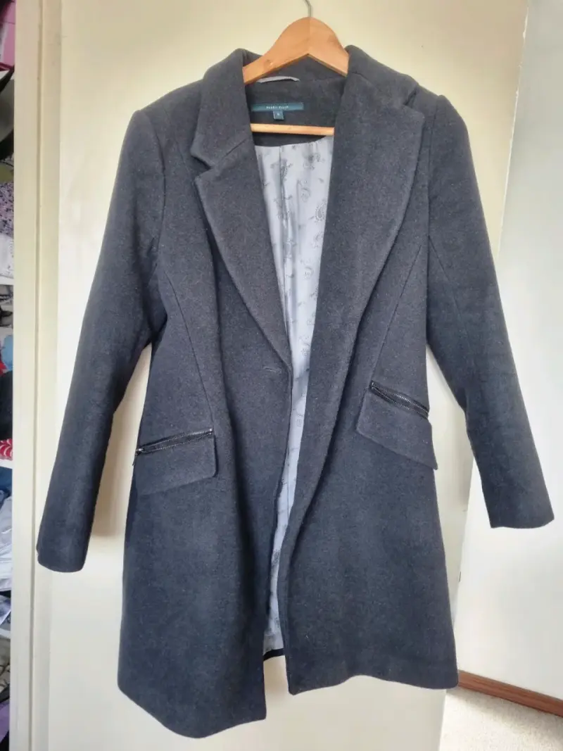 Abrigo gris Perry Ellis para mujer
