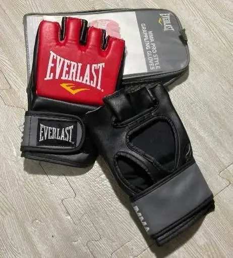 Set de Boxeo con Saco Okami y Guantes Everlast - 3