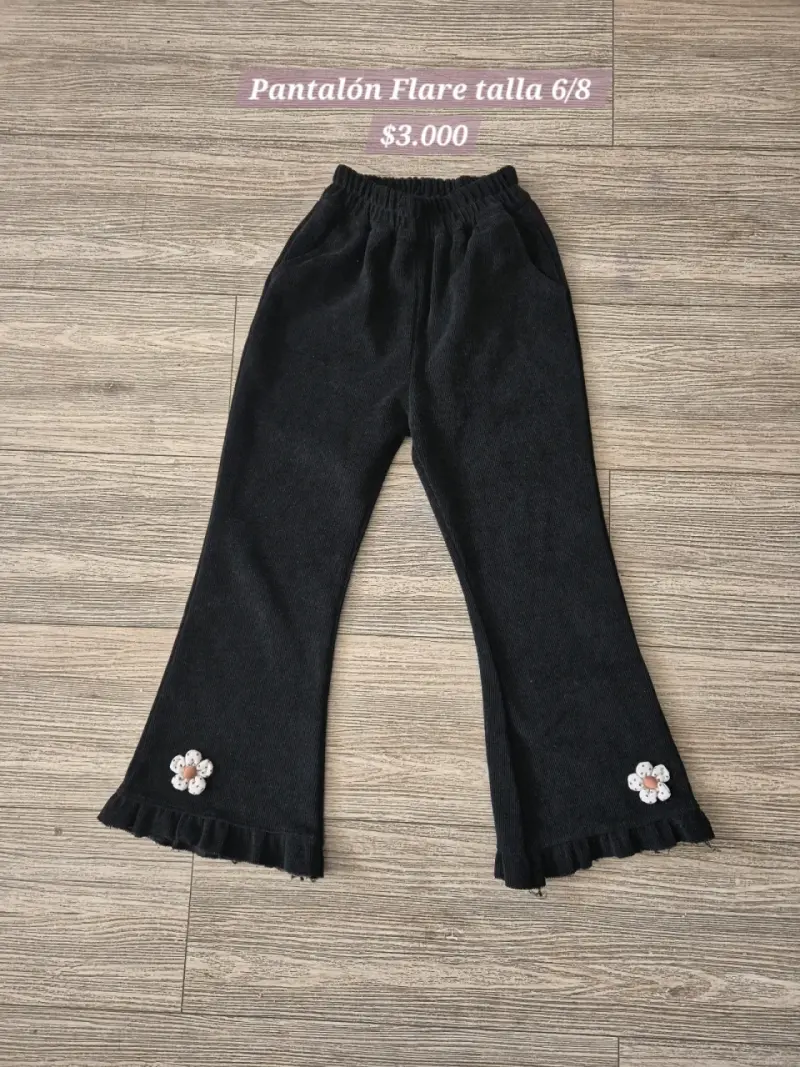 Pantalón Flare Negro Infantil con Detalle de Flores