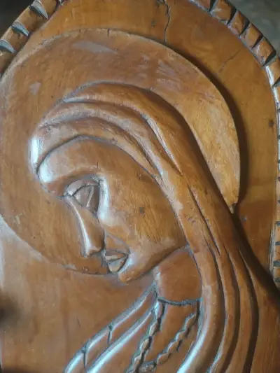 Relieve de madera Virgen María tallado a mano - miniatura 1
