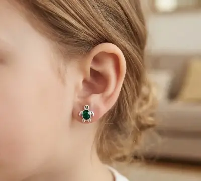 Aros de tortuga con piedra verde para niña - miniatura 1