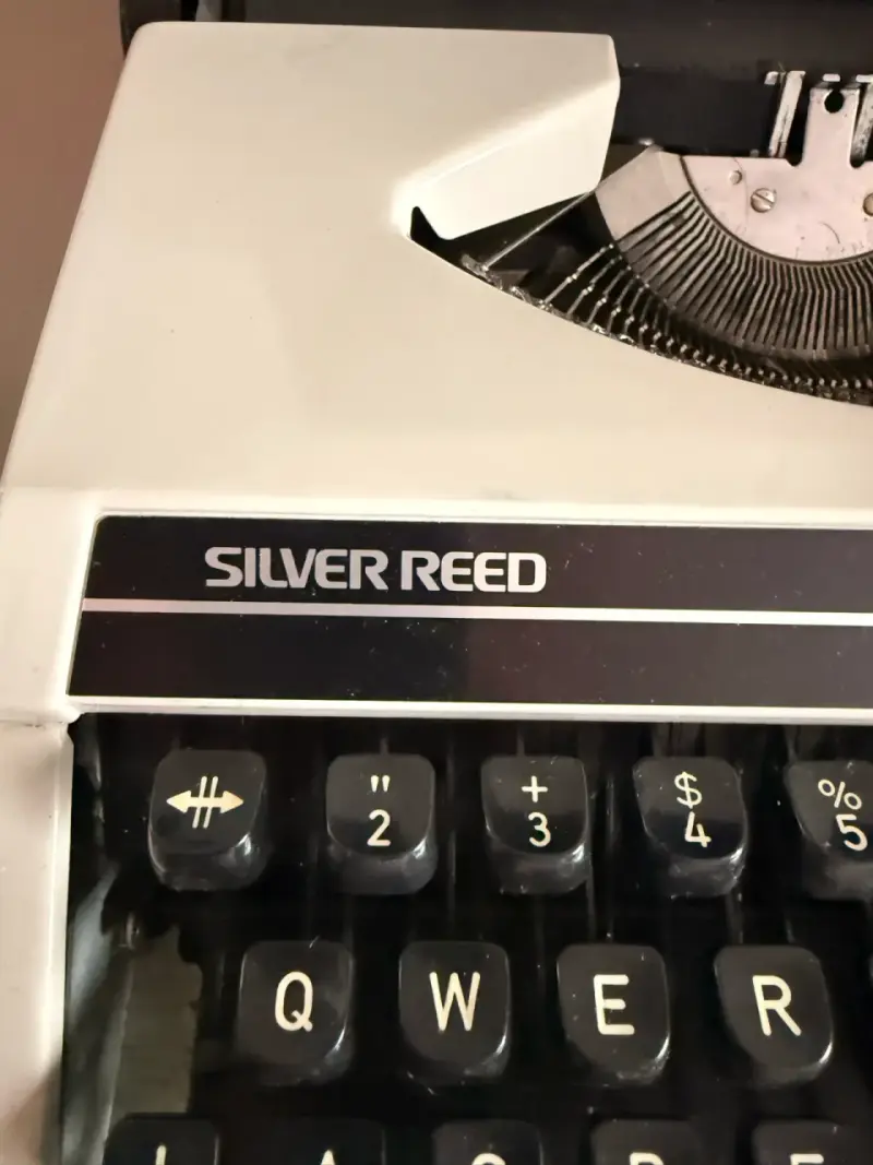 Máquina de escribir Silver Reed Silverette II en buen estado - 2