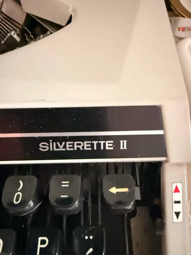 Máquina de escribir Silver Reed Silverette II en buen estado - 3