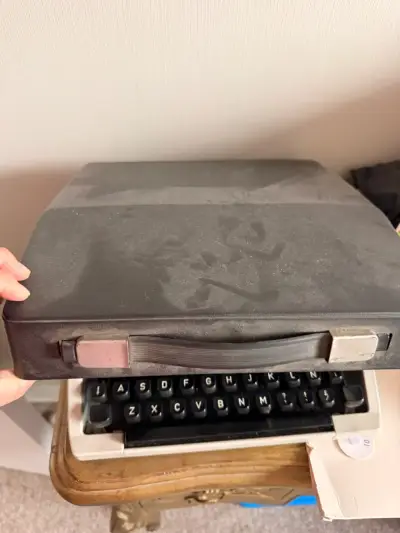 Máquina de escribir Silver Reed Silverette II en buen estado - miniatura 5