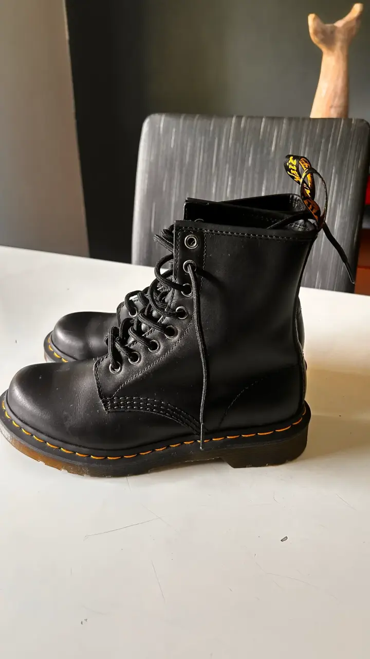 Botas negras de cuero estilo militar - 2