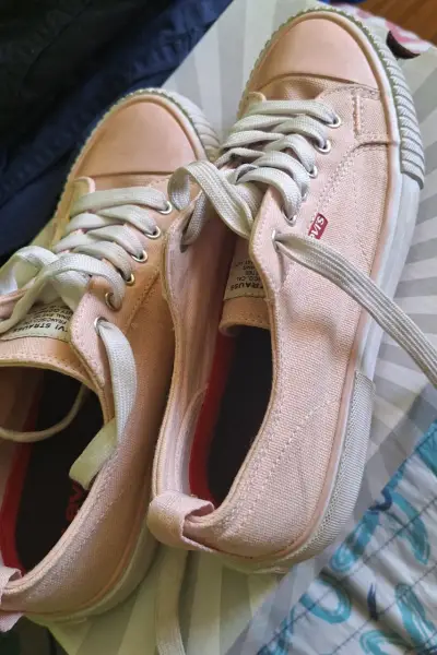 Zapatillas Levi's rosas casuales - miniatura 1