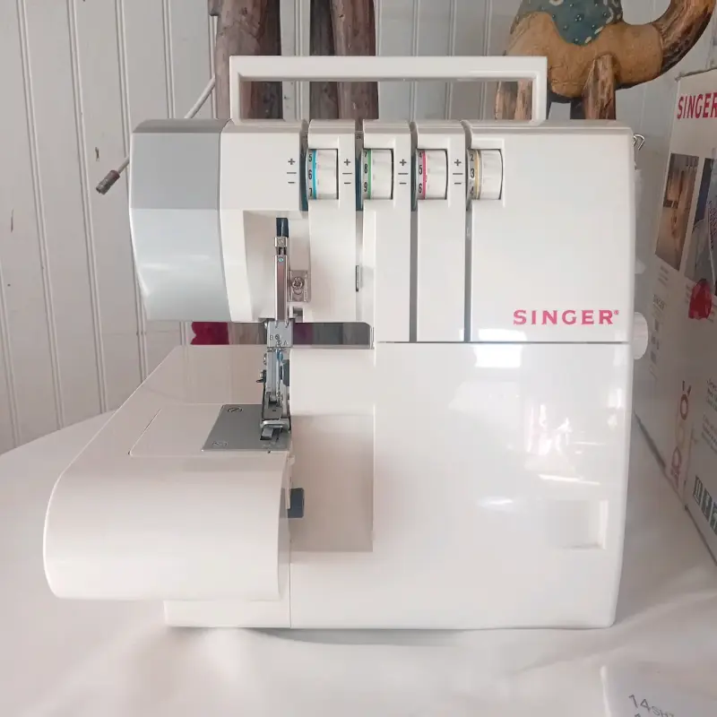 Máquina Overlock Singer 14SH754 con Accesorios - 1
