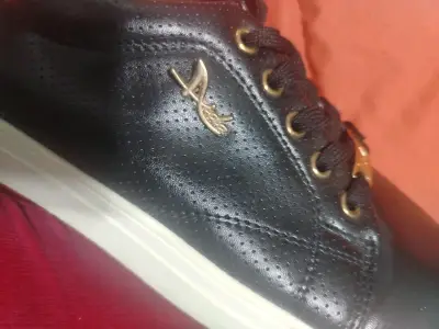 Zapatillas casuales negras talla 38 en excelente estado - miniatura 2