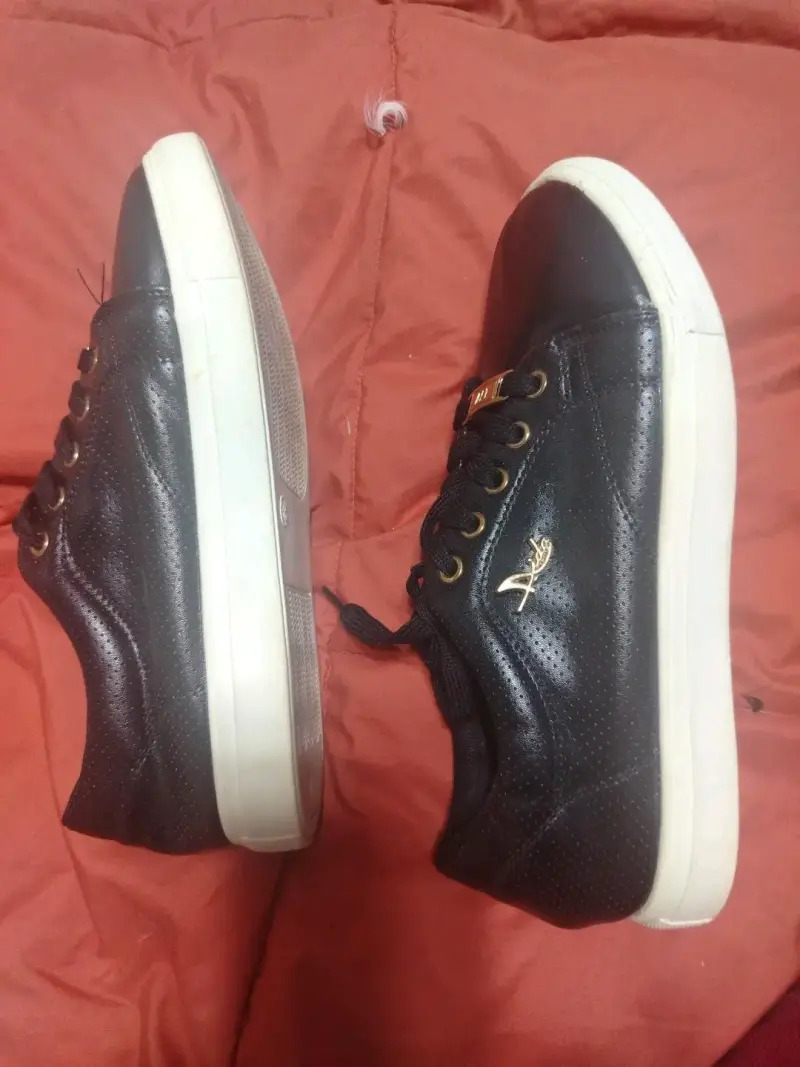 Zapatillas casuales negras talla 38 en excelente estado - 4