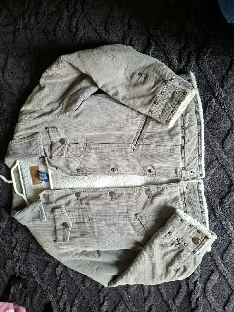 Chaqueta de cotele con forro de lana blanco