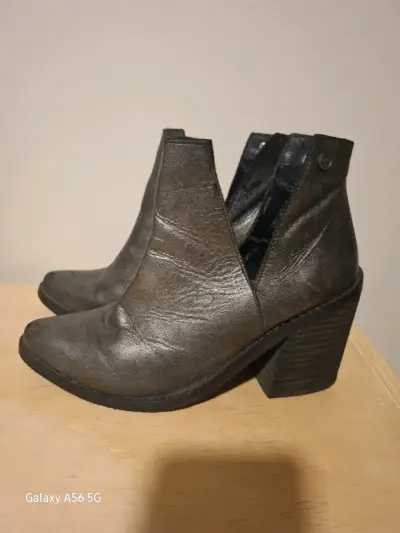 Botines de cuero gris con tacón alto - miniatura 1