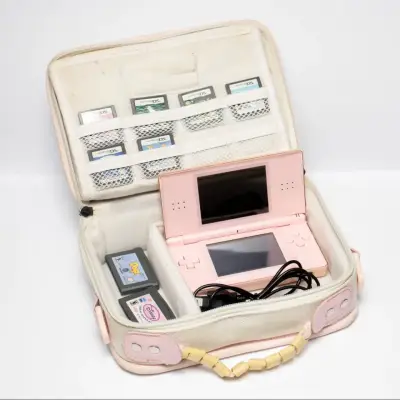 Consola Nintendo DS Lite rosa con juegos y estuche - miniatura 1
