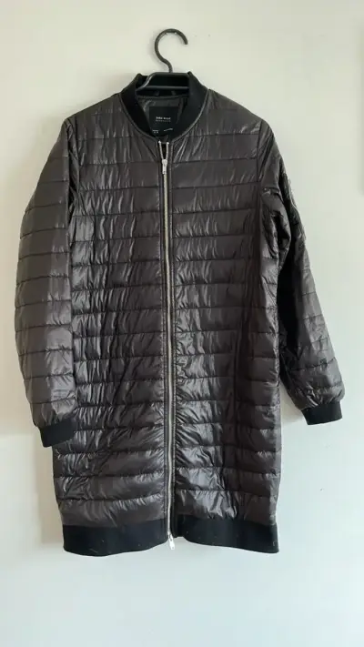 Abrigo mujer acolchado negro Zara - miniatura 1