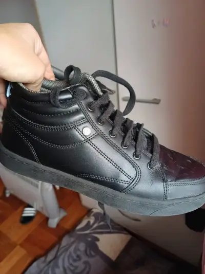 Zapatillas negras de cuero para hombre - miniatura 1
