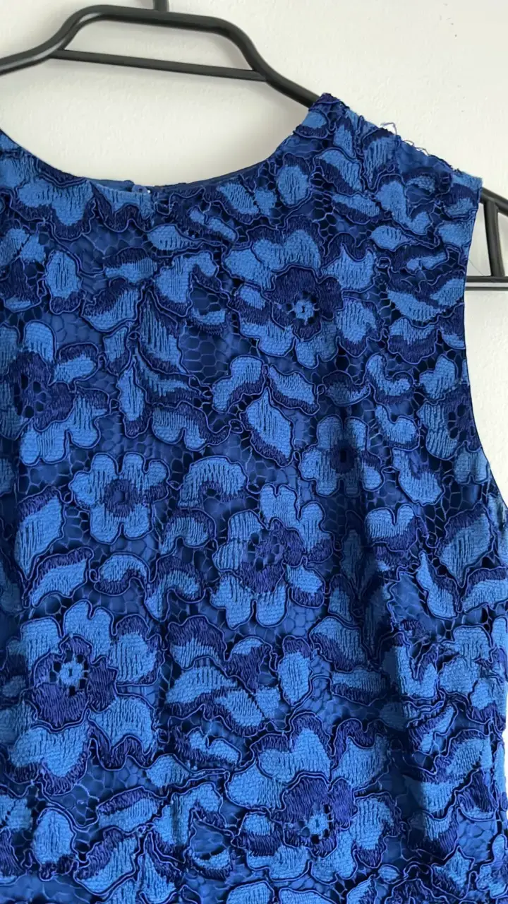 Vestido de encaje azul sin mangas - 2