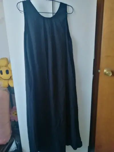 Vestido largo negro sin mangas - miniatura 1