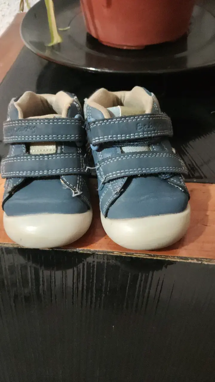 Zapatos de bebé azul con estrella - 2