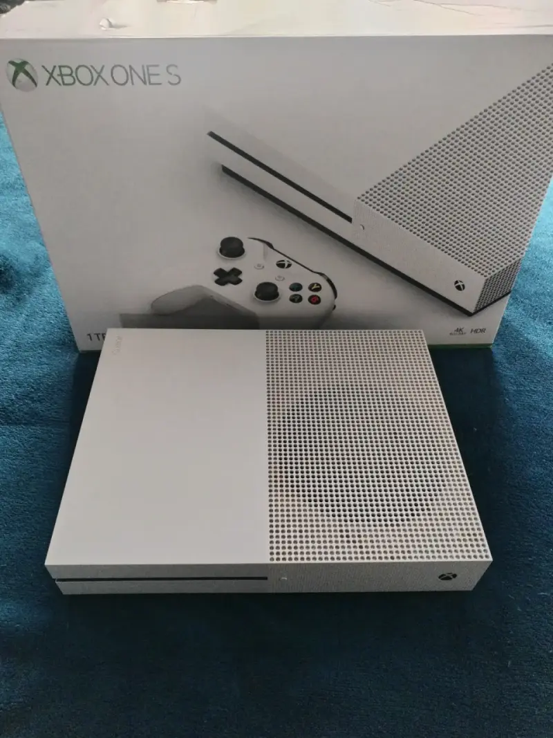 Consola Xbox One S 1TB sin control - 3