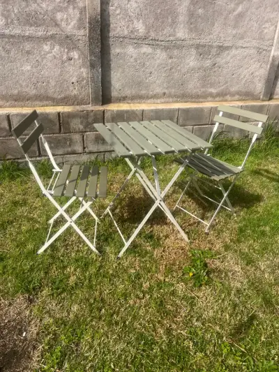Juego de mesa y sillas plegables para jardín - miniatura 1