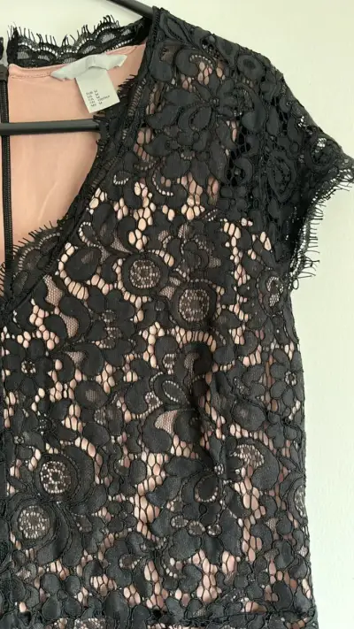 Vestido de encaje negro elegante para mujer - miniatura 3