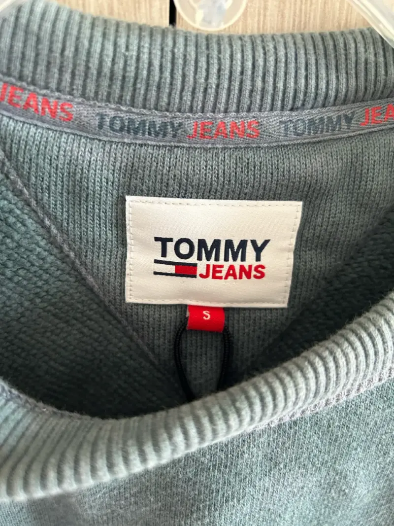 Polerón Tommy Jeans degradado verde y morado - 2