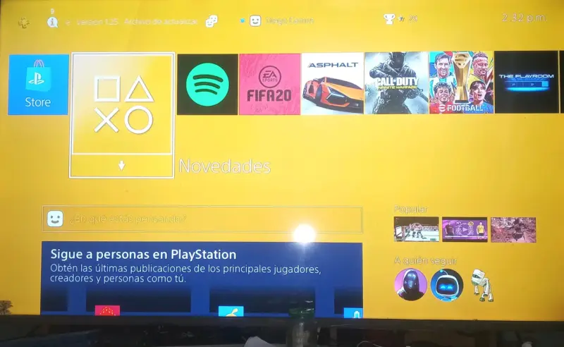 Consola PS4 con dos juegos y control rojo - 3