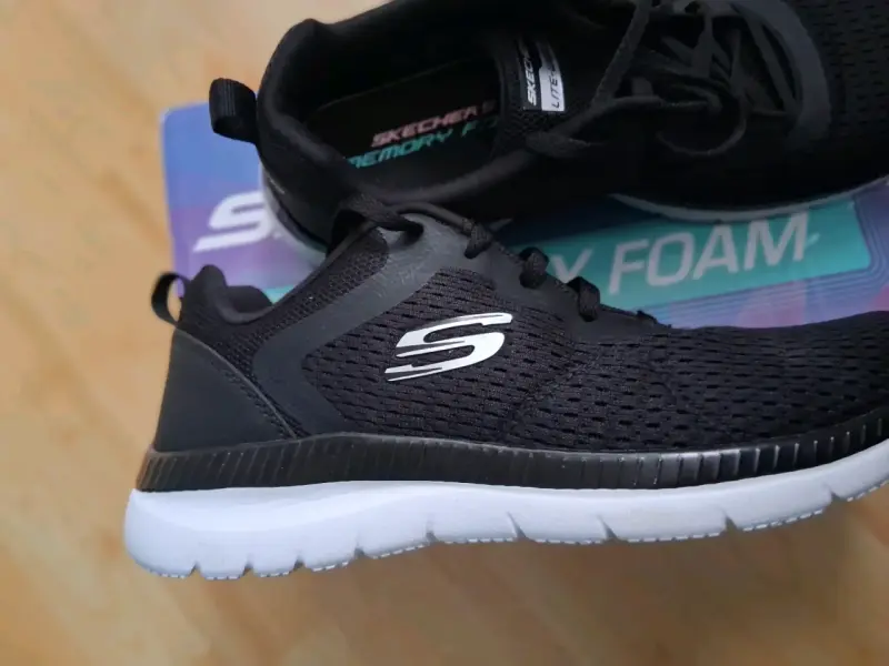 Zapatillas deportivas negras Skechers con Memory Foam - 2