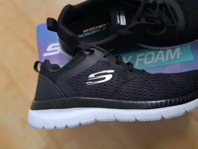 Zapatillas deportivas negras Skechers con Memory Foam - miniatura 2