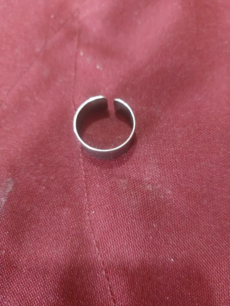 Anillo de plata con diseño calado - 2
